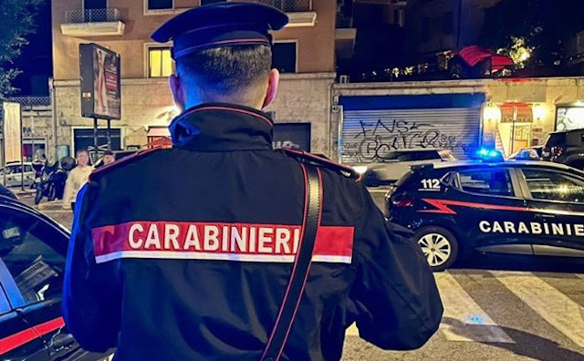 Carabiniere spalle